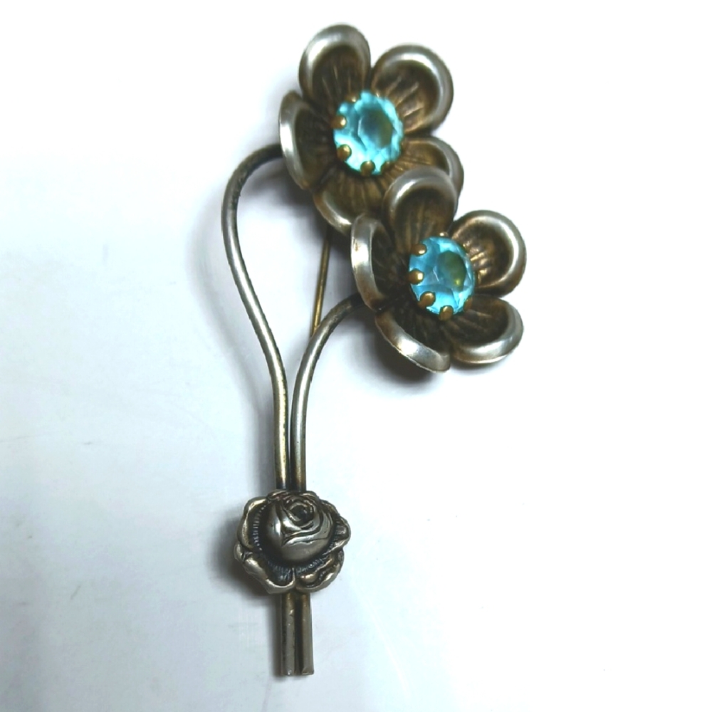 💎 Vintage 1950s Sterling Silver Flower Brooch with Blue Paste Gems Fairycore